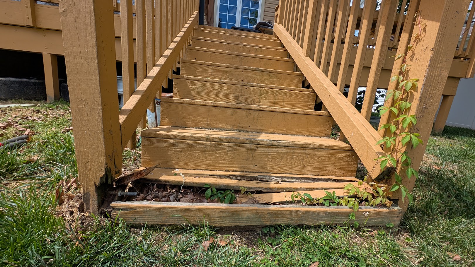 Deck stairs before rebuild